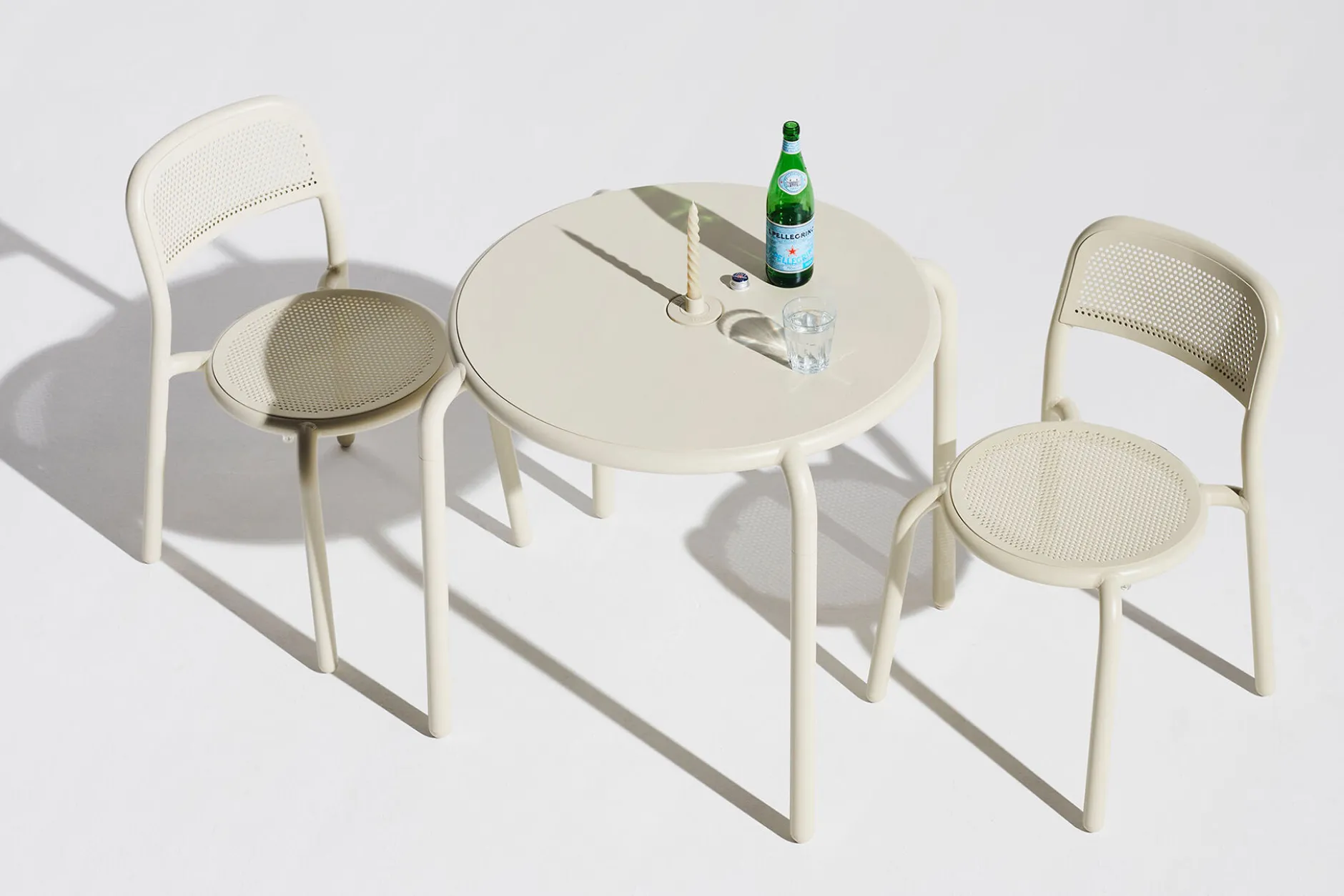 Toní Bistreau Kleiner Gartentisch, beige, 80x80x76 cm